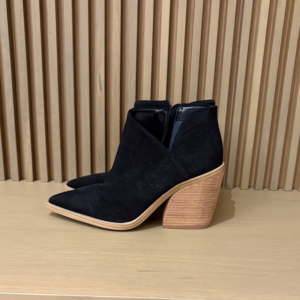Black Suede Ankle Boots Vince Camuto 7.5
NWOB Grendan